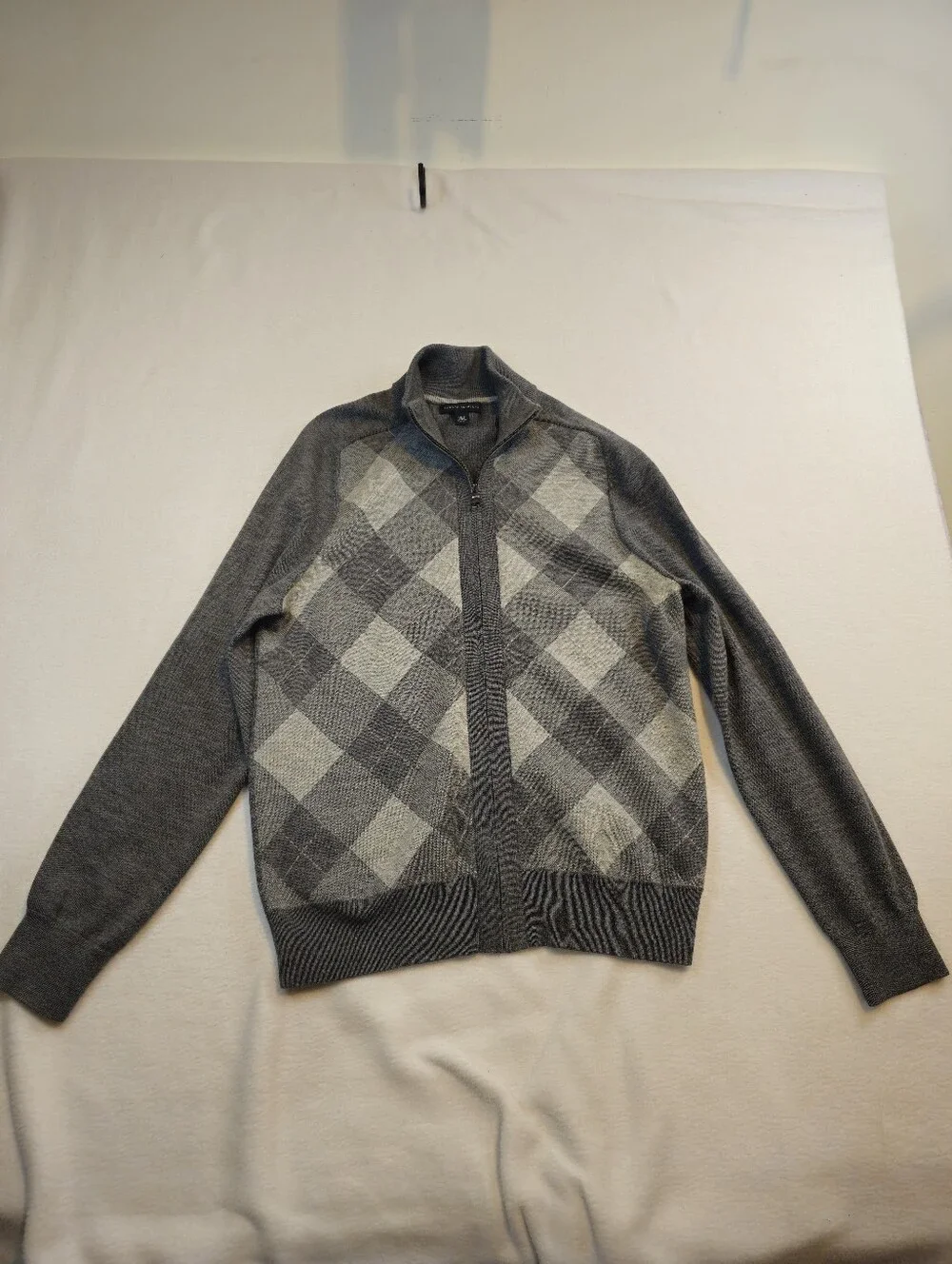 Banana Republic Men's Gray Argyle Zip Cardigan Sweater  100%  Wool‎ Size M